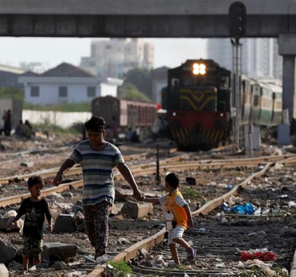 As Poor as a War Zone: Pakistan’s Dwindling Economy and No Signs of Recovery