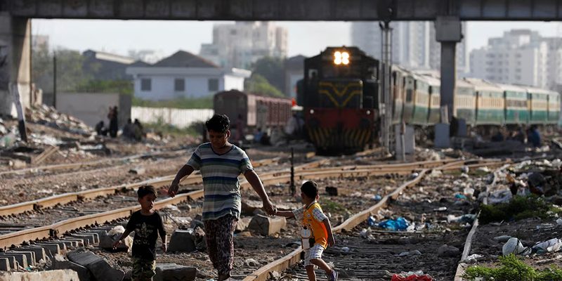 As Poor as a War Zone: Pakistan’s Dwindling Economy and No Signs of Recovery