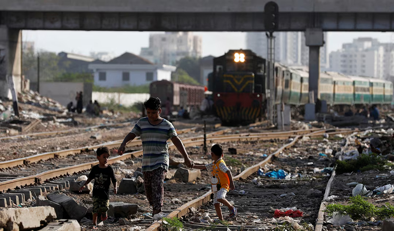 As Poor as a War Zone: Pakistan’s Dwindling Economy and No Signs of Recovery
