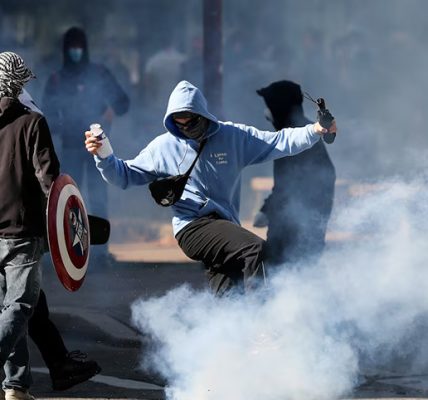 France’s school crisis reaches the streets